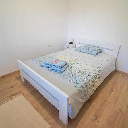 Full Moon Apartment *