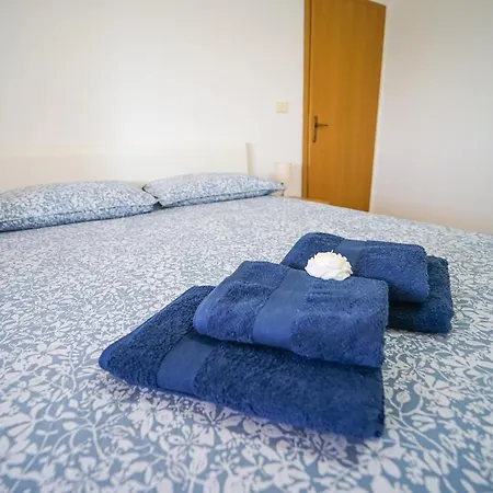 Apartman Full Moon Pobegi