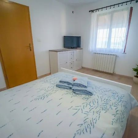 Full Moon Apartment Pobegi