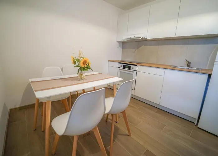 Full Moon Appartement Pobegi